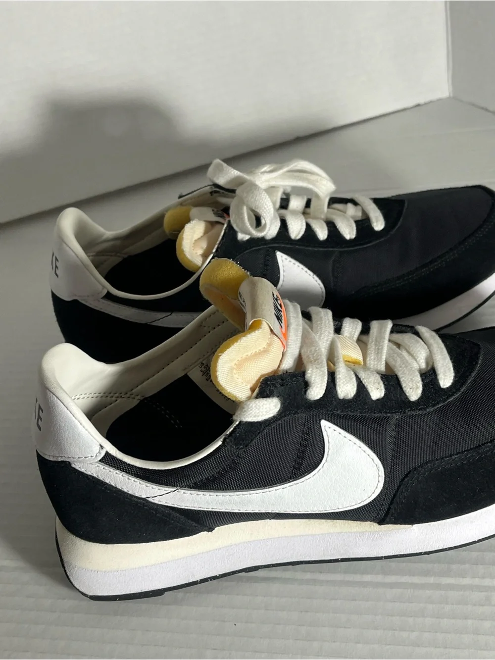 Nike Waffle Trainer size 5 1/2 youth good condition